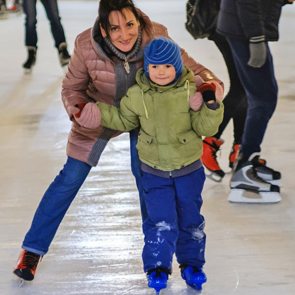 Family ice skating Alexandra